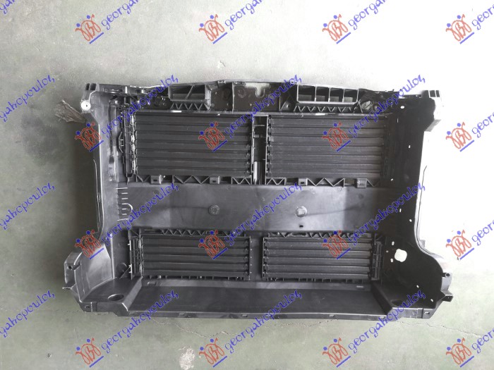 Usmerivač vazduha hladnjaka plastični komplet (SA VENTILOM)